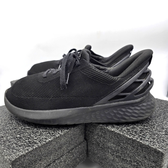 Kizik Other - Kizik Shoes M 10.5 W 12  Athens Hands Free Triple Black Running Sneaker